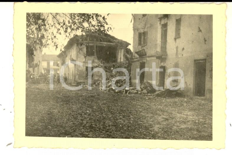 Fotografia d epoca originale 1944 WW2 AREA DI ALESSANDRIA Casa rurale dopo un bombardamento Foto 10x7 cm 1