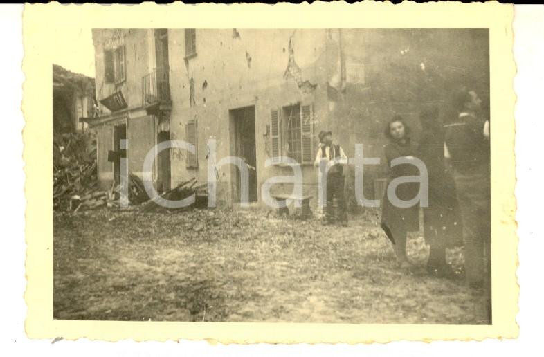 Fotografia d epoca originale 1944 WW2 AREA DI ALESSANDRIA Strada colpita dai bombardamenti Foto 10x7 1