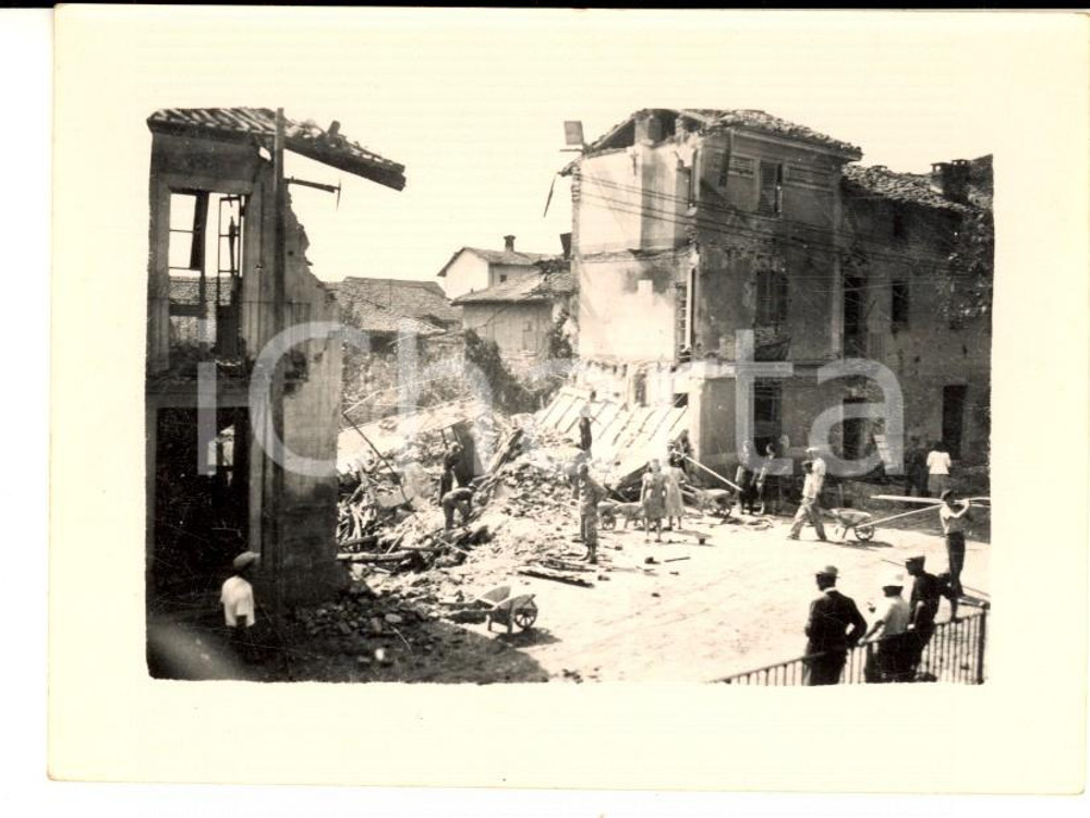 Fotografia d epoca originale 1944 WW2 AREA DI ALESSANDRIA Un paese colpito dai bombardamenti Foto 10x7 1