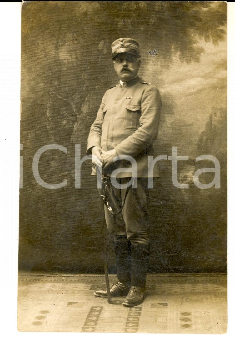 Fotografia d epoca originale 1915 ca WW1 REGIO ESERCITO Ritratto di un ufficiale medico Foto cartolina 1