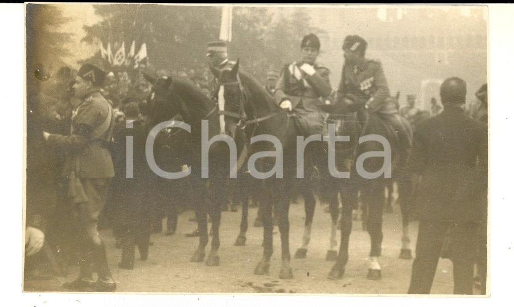 Fotografia d epoca originale 1930 ca MILANO Parco SEMPIONE Mussolini alla parata con il Gruppo OBERDAN Foto 1