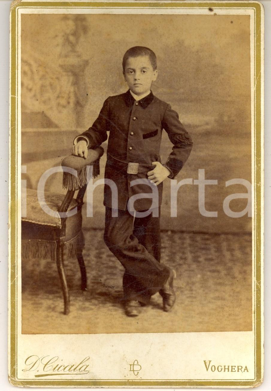 Fotografia d epoca originale 1880 ca VOGHERA Ritratto di bambino in divisa da collegiale Foto Davide CICALA 1