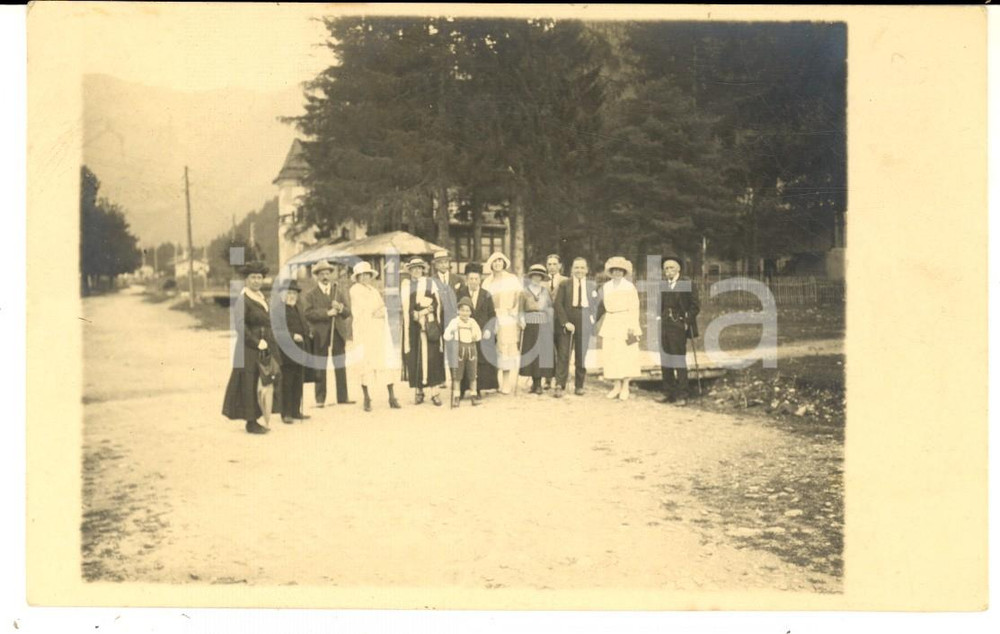 Fotografia d epoca originale 1922 BOLOGNA Ritratto di famiglia borghese al parco  Foto cartolina VINTAGE 1