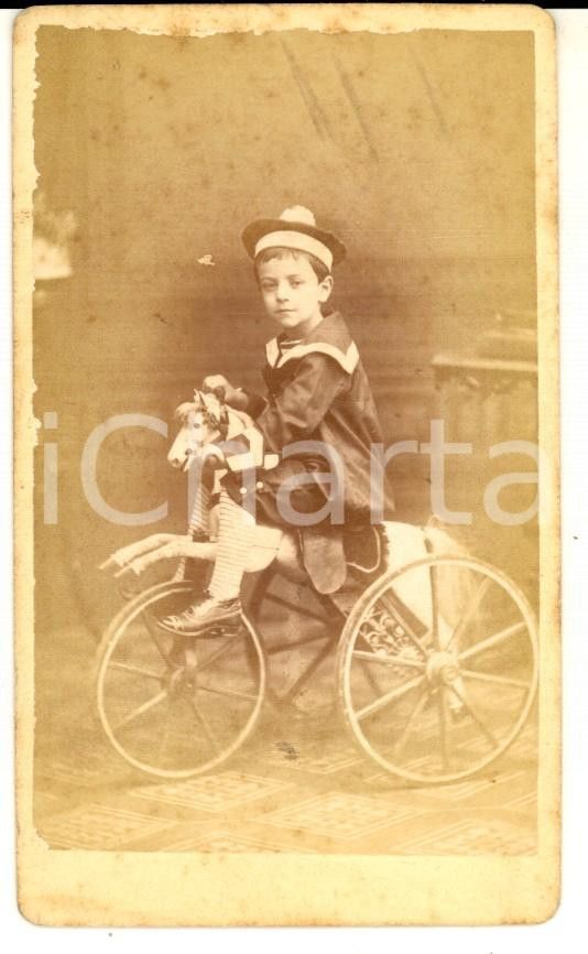 Fotografia d epoca originale 1870 ca VERCELLI Ritratto di bambino su triciclo  Foto Federico CASTELLANI CDV 1