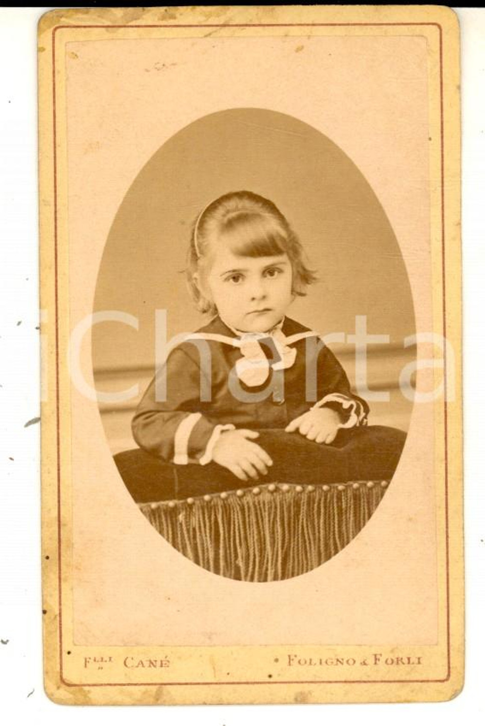 Fotografia d epoca originale 1870 ca FOLIGNO Ritratto di bambina vestita da marinaretto Foto F.LLI CANE  CDV 1