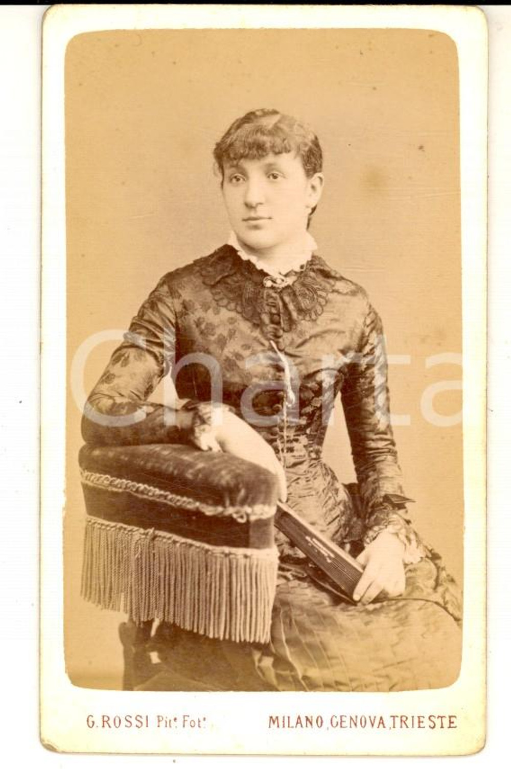 Fotografia d epoca originale 1880 ca MILANO Ritratto di nobildonna in abito ricamato Foto Giulio ROSSI CDV 1