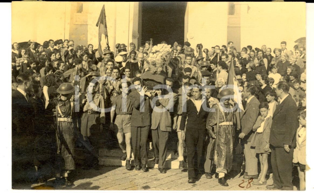 Fotografia d epoca originale 1945 LIGURIA ? Folla ai funerali di un partigiano Foto cartolina RARA 1