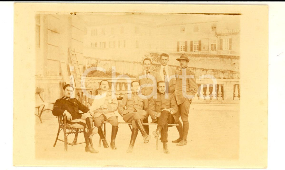 Fotografia d epoca originale 1919 s.l. Ufficiali austriaci in terrazza con borghesi e italiani  Foto 1
