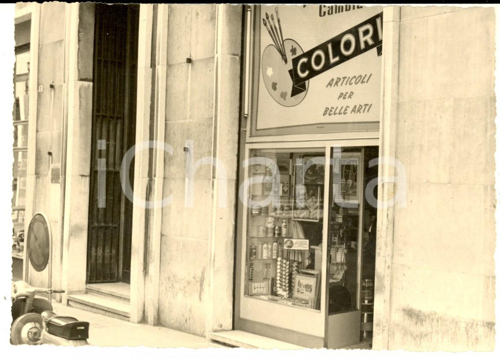 Fotografia d epoca originale 1964 MILANO ? Un negozio di colori e articoli Belle Arti Foto VINTAGE 14x10 1