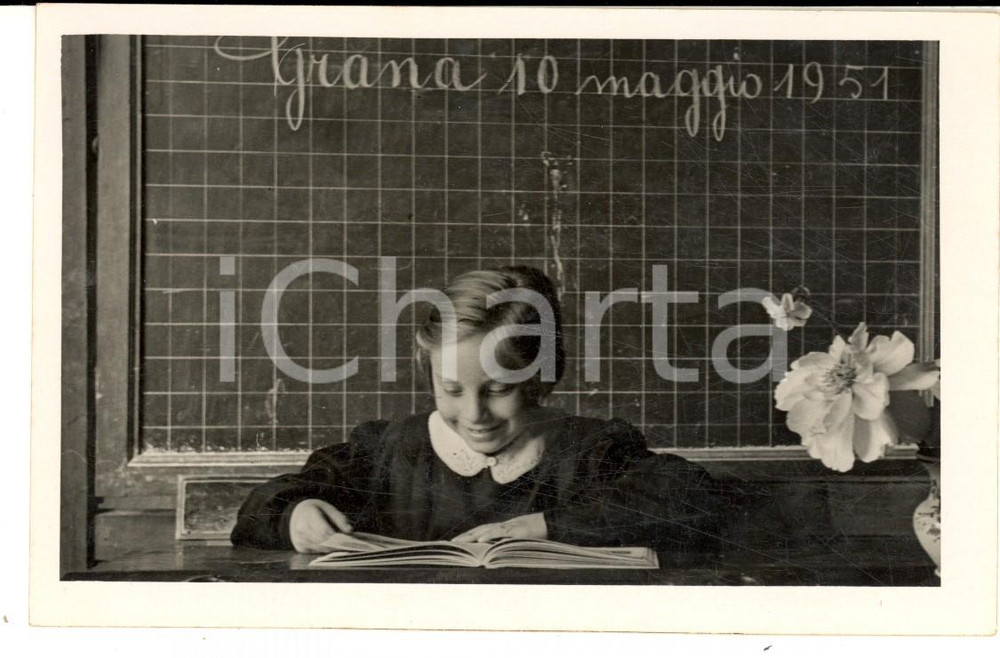 Fotografia d epoca originale 1951 GRANA AT Ritratto di bambina alla scuola elementare Foto 14x9 cm 1