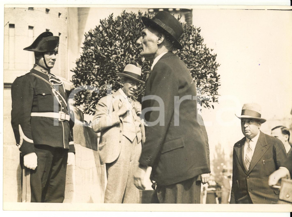 Fotografia d epoca originale 1935 GINEVRA Arrivo di POMPEO ALOISI alla SociÃ©tÃ© des Nations  Foto 18x13 cm 1