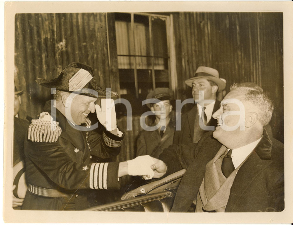 Fotografia d epoca originale 1936 CHARLESTON Franklin ROOSEVELT thanks Kent HEWITT of cruiser Indianapolis 1