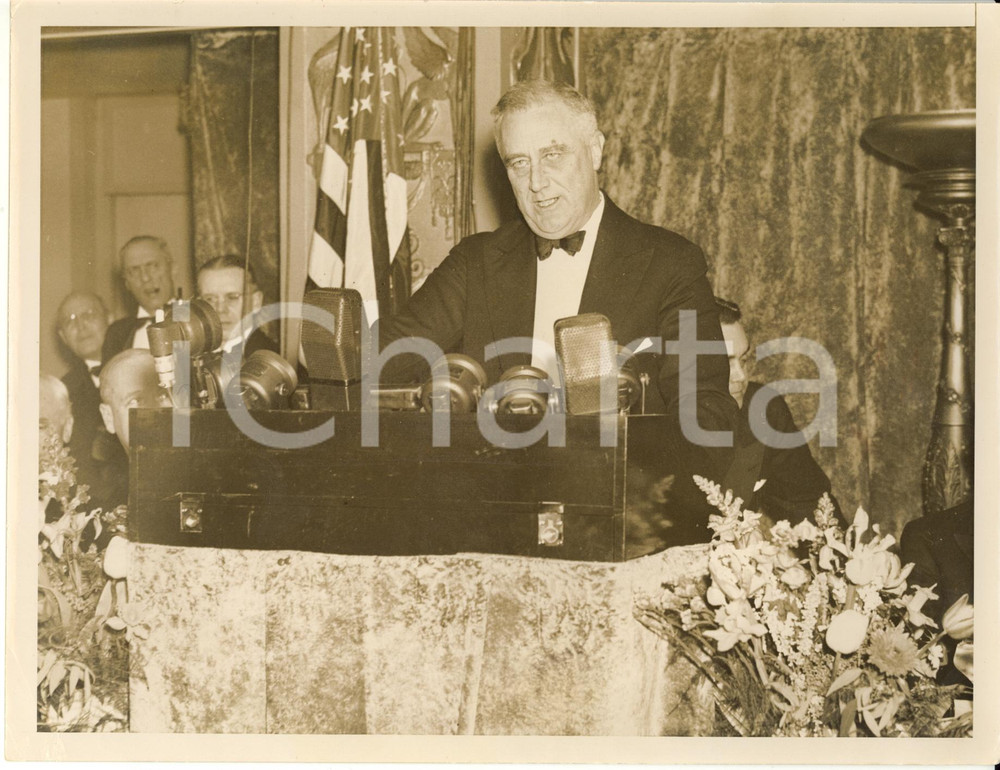 Fotografia d epoca originale 1935 ca WASHINGTON Franklin D. ROOSEVELT speaking at the Victory Dinner 1