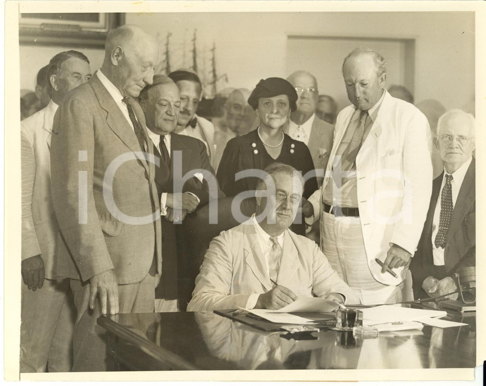 Fotografia d epoca originale 1935 WASHINGTON Franklin D. ROOSEVELT signing the SOCIAL SECURITY BILL  Photo 1