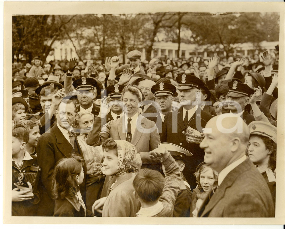 Fotografia d epoca originale 1938 WASHINGTON East Monday Egg Rolling  Eleanor ROOSEVELT surrounded by crowd 1