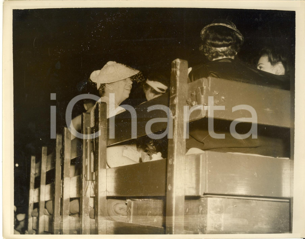 Fotografia d epoca originale 1939 MANTEO Fort Raleigh  Eleanor ROOSEVELT goes to a premier on a truck 1