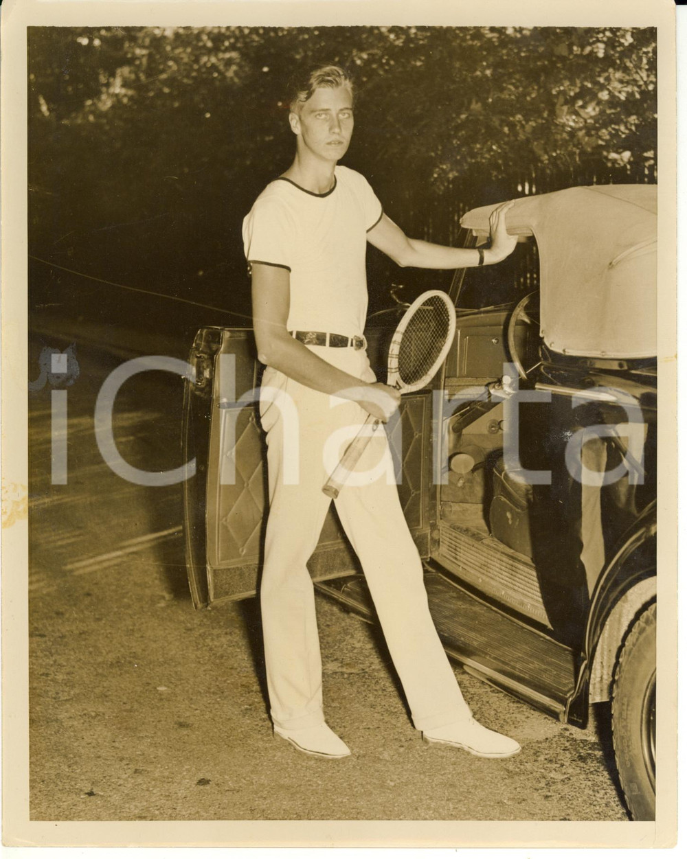 Fotografia d epoca originale 1937 NAHANT John ROOSEVELT poses at his car after a game of tennis  Photo 18x23 1