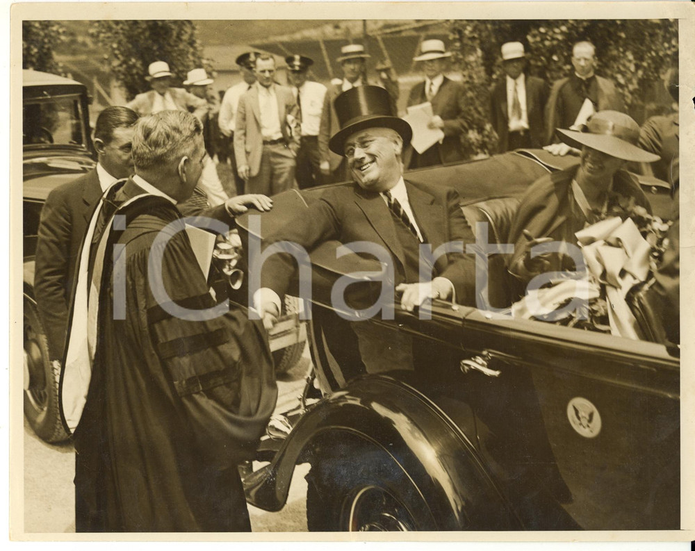 Fotografia d epoca originale 1933 WASHINGTON Franklin ROOSEVELT receiving honorary degree in Laws  Photo 1