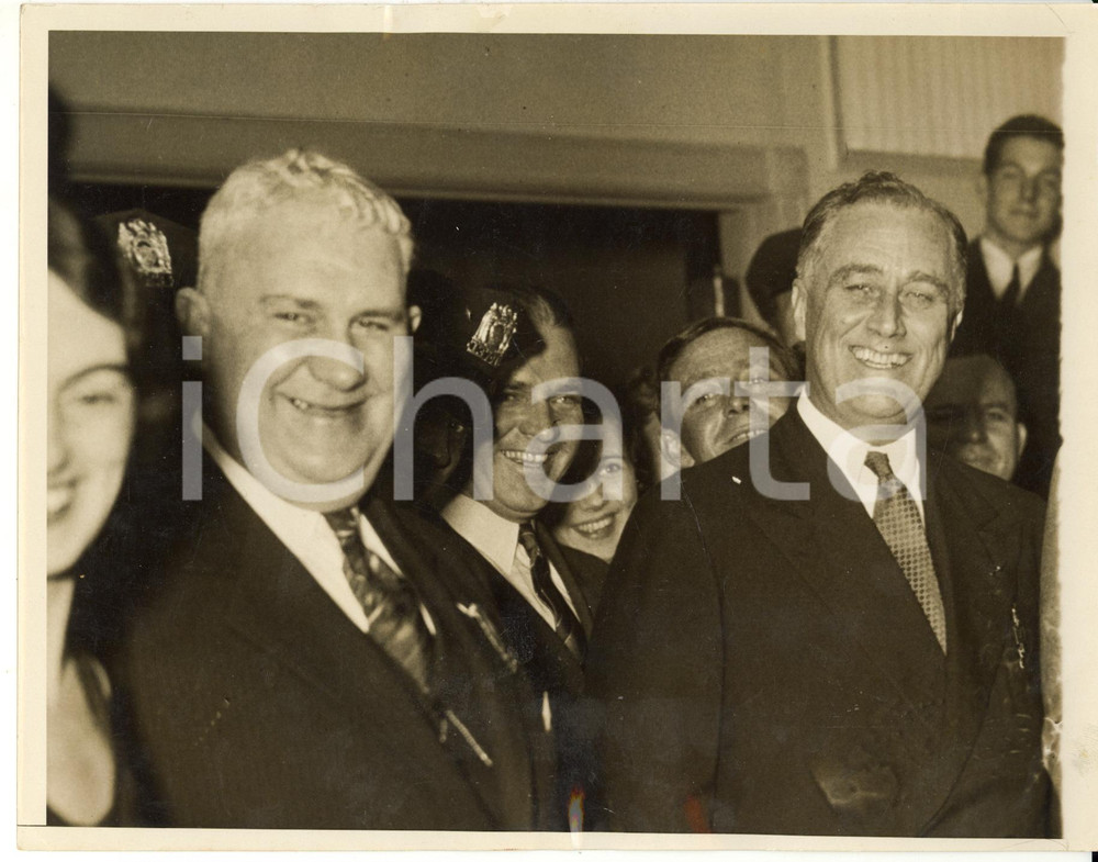 Fotografia d epoca originale 1933 NEW YORK William SINNOTT Franklin ROOSEVELT hearding results of elections 1