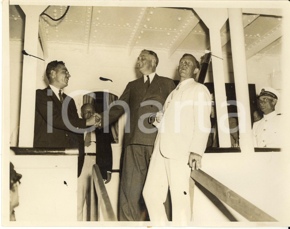 Fotografia d epoca originale 1933 USS NOURMAHAL President Franklin ROOSEVELT bids goodbye to Vincent ASTOR 1