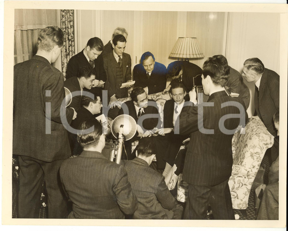Fotografia d epoca originale 1940 NEW YORK Otto VON ABSBURG with his brother Felix during an interview 1