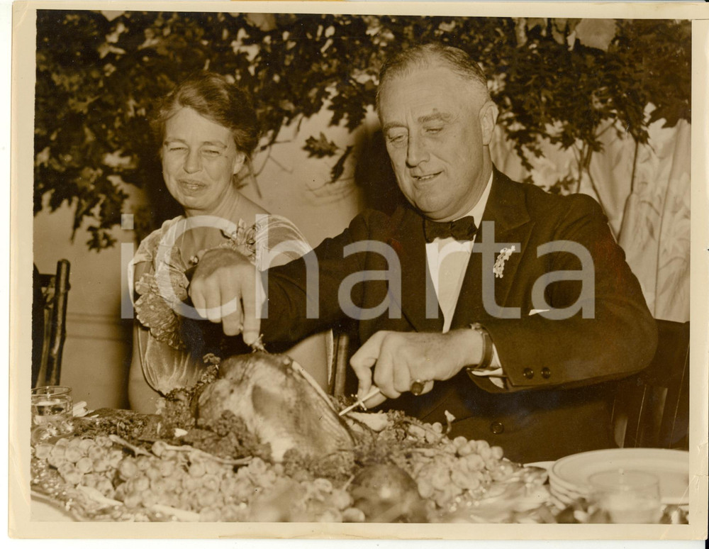 Fotografia d epoca originale 1935 WARM SPRINGS Franklin ROOSEVELT with his wife carves the turkey  Photo 1