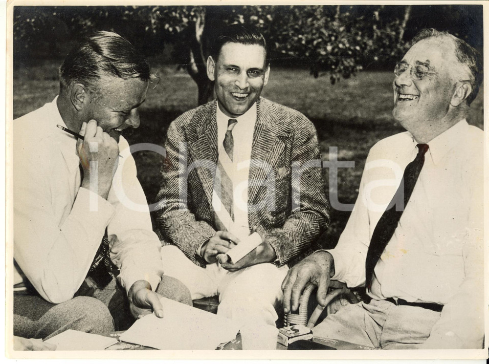 Fotografia d epoca originale 1939 HYDE PARK  Franklin D. ROOSEVELT talking with reporters during a picnic 1