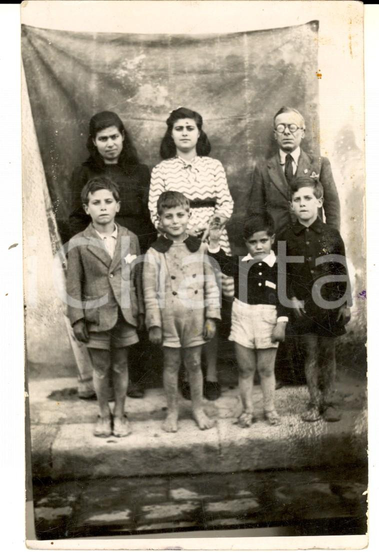 Fotografia d epoca originale 1946 SUPERSANO LE Ritratto di famiglia disagiata  Foto cartolina RARA 1