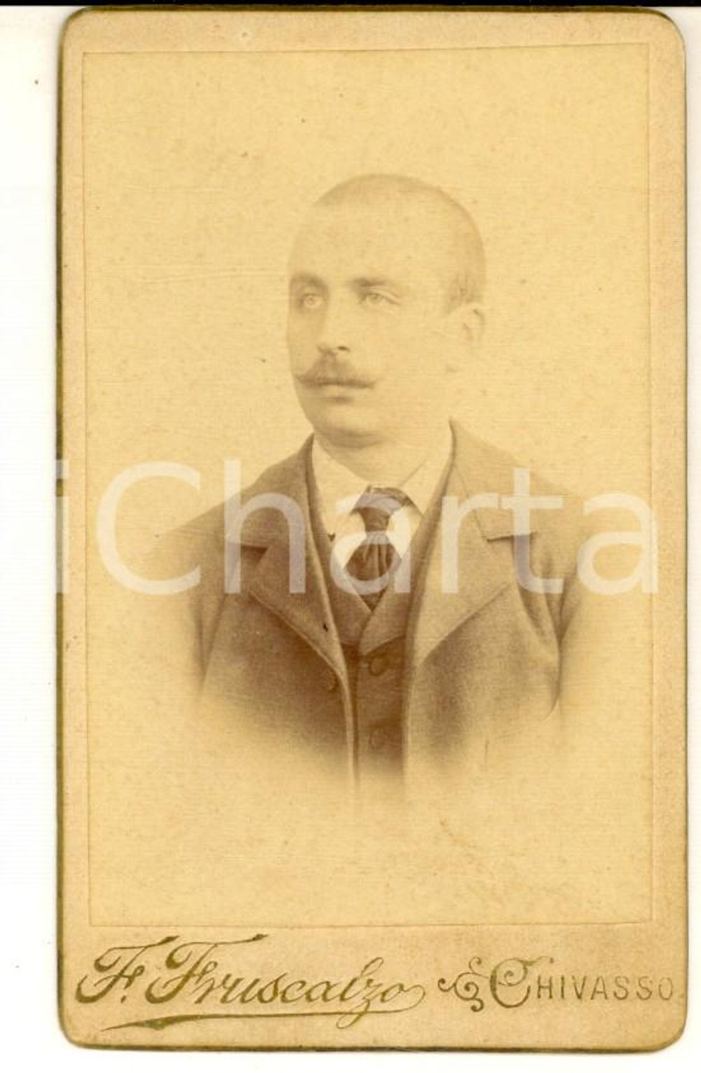 Fotografia d epoca originale 1890 ca CHIVASSO Ritratto di un giovane uomo  Foto F. FRUSCALZO CDV 1