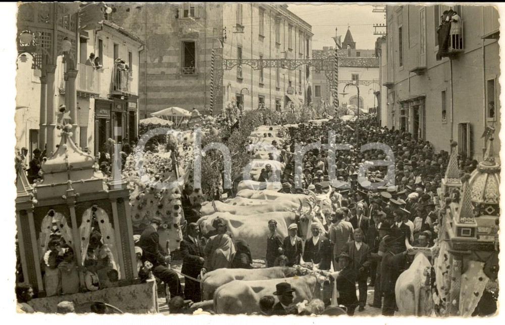 Fotografia d epoca originale 1950 ca LARINO Festa SAN PARDO  Processione al Palazzo Ducale Foto cartolina 1