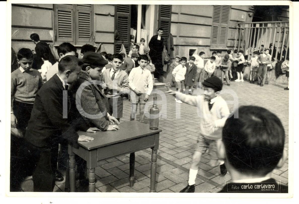 Fotografia d epoca originale 1960 ca GENOVA Giochi di bambini all oratorio  Foto VINTAGE 14x10 cm 1