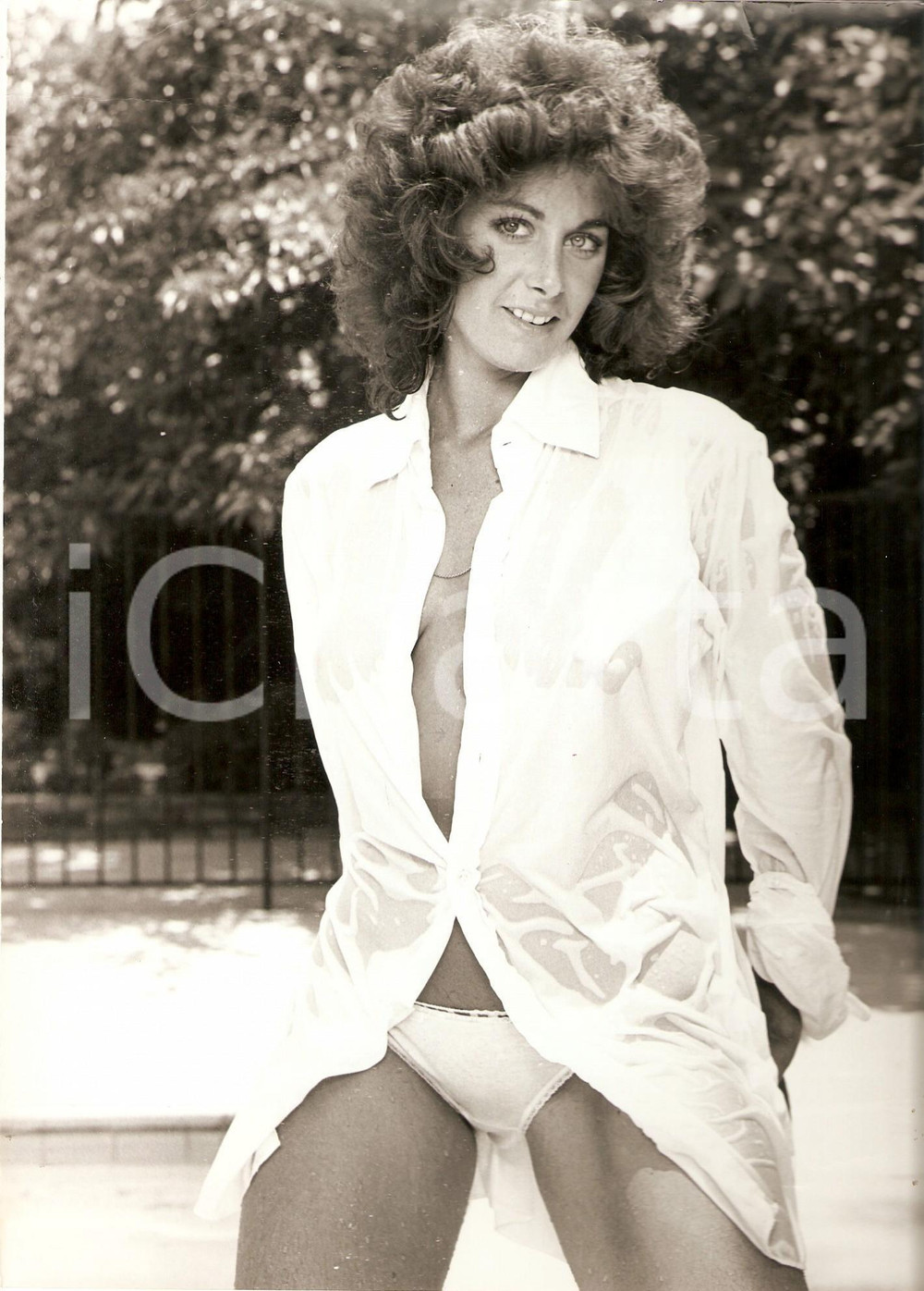Fotografia d epoca originale 1975 ca EROTICA VINTAGE Model wears a wet shirt Fotografia 18x25 ca 1