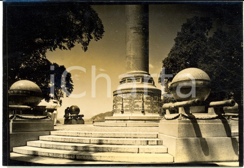 Fotografia d epoca originale 1940 ca WEST POINT  TROPHY POINT  Closeup of the Battle Monument  Photo 1