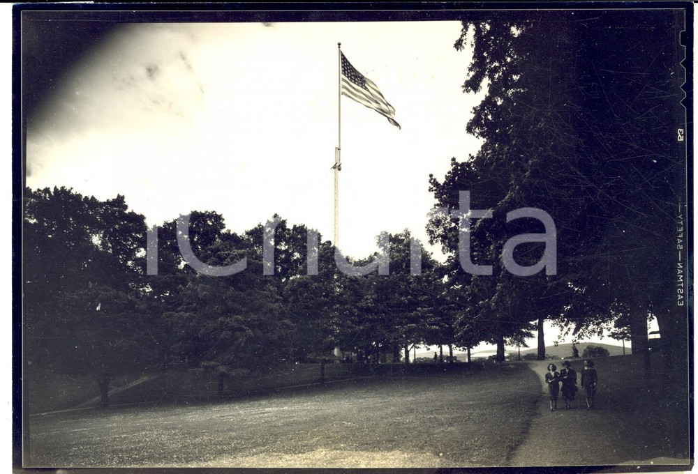 Fotografia d epoca originale 1940 ca WEST POINT USMA Old Glory against the clouds  Photo 18x13 cm 1