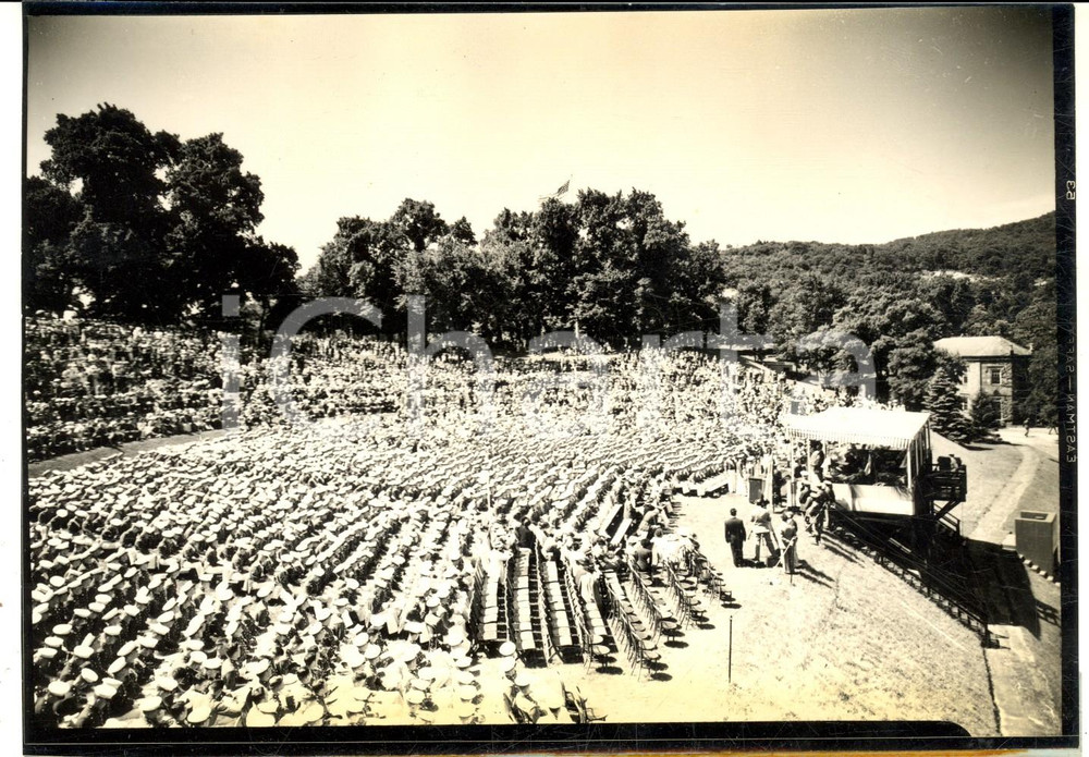 Fotografia d epoca originale 1940 ca WEST POINT Graduation  Diplomas handed out by Harry WOODRING  Photo 1