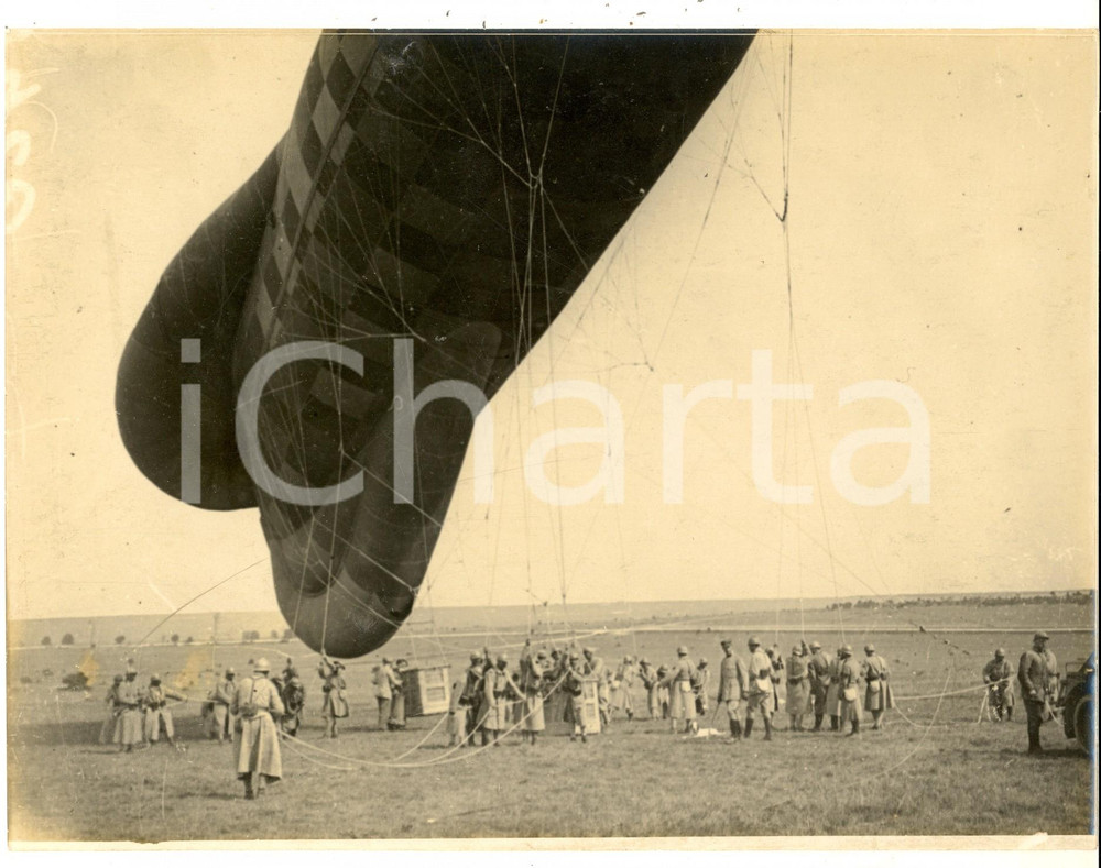 Fotografia d epoca originale 1940 WW2 ZONA DI GUERRA Soldati italiani con palloneaerostato da osservazione 1