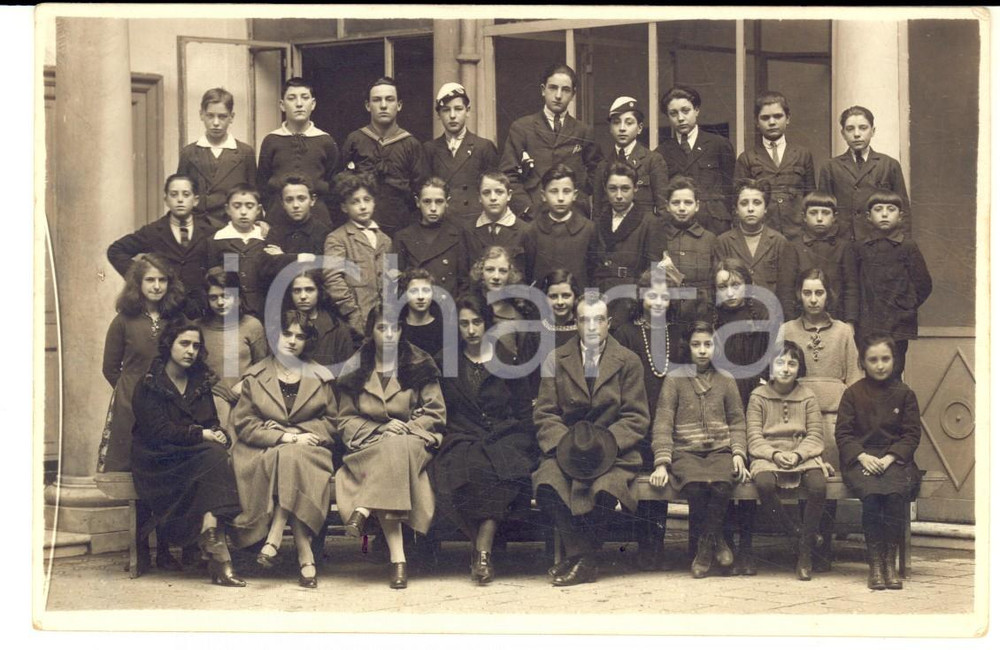 Fotografia d epoca originale 1940 ca ITALIA Ritratto di una scolaresca con insegnanti Foto cartolina VINTAGE 1