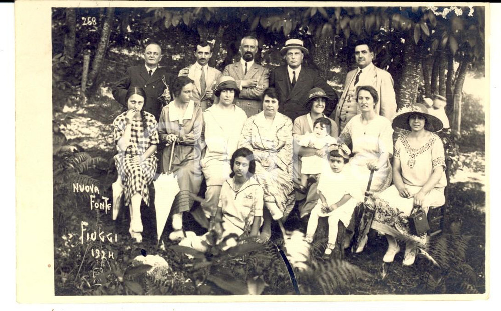 Fotografia d epoca originale 1924 FIUGGI Nuova Fonte  Ritratto di un gruppo di villeggianti  Foto VINTAGE 1