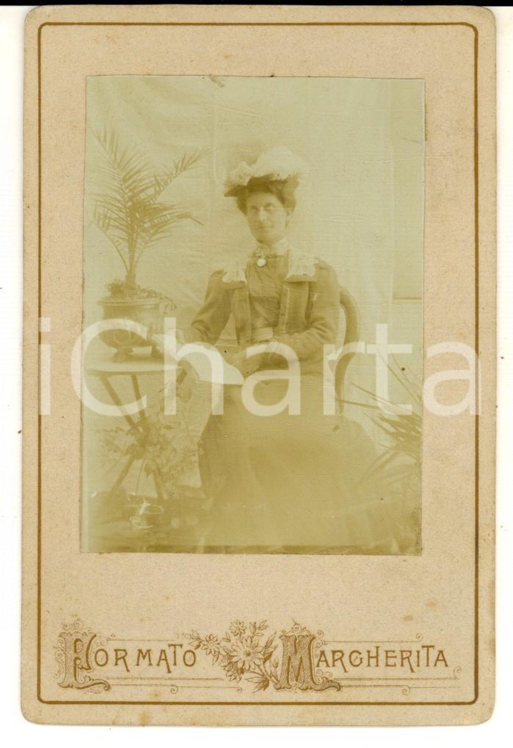 Fotografia d epoca originale 1900 ca ITALIA Ritratto di donna con un libro in giardino  Foto VINTAGE 8x13 cm 1
