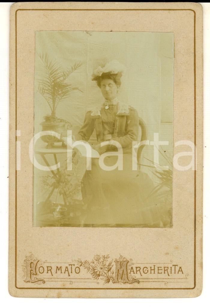 Fotografia d epoca originale 1900 ca ITALIA Ritratto di donna con un libro in giardino  Foto VINTAGE 8x13 cm 1