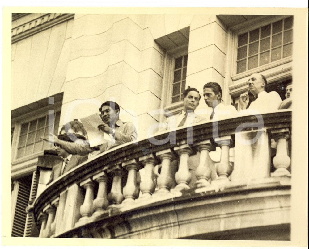 Fotografia d epoca originale 1933 HAVANA CUBA Fulgencio BATISTA reading message of US NAVY Photo 24x18 1