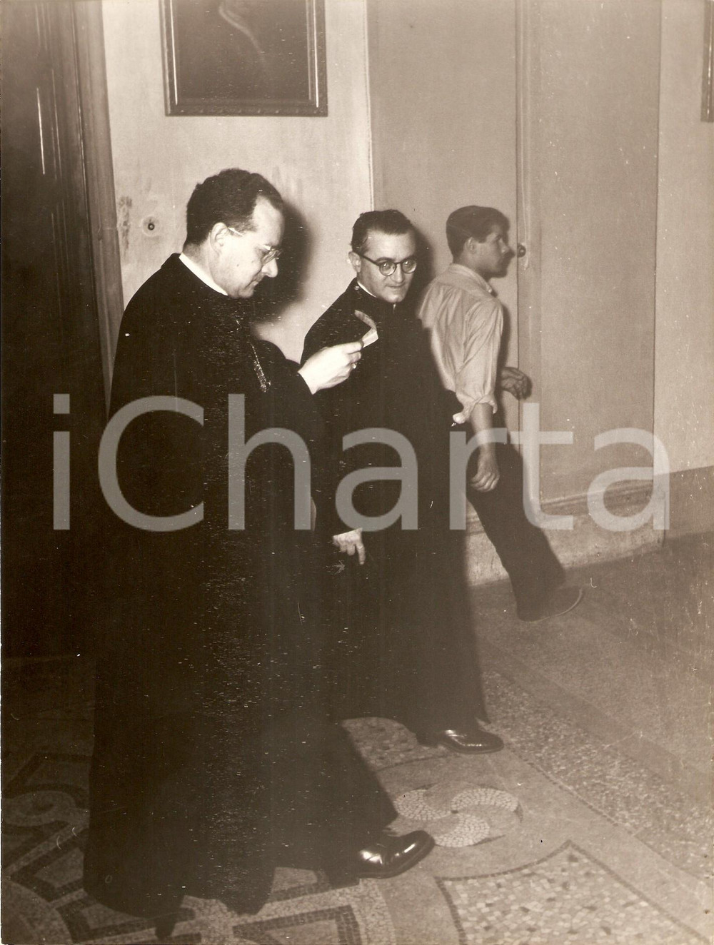 Fotografia d epoca originale 1955 ROMA Mons. Manuel TATO e Ramon Pablo NOVOA espulsi dal Governo PERON Foto 1
