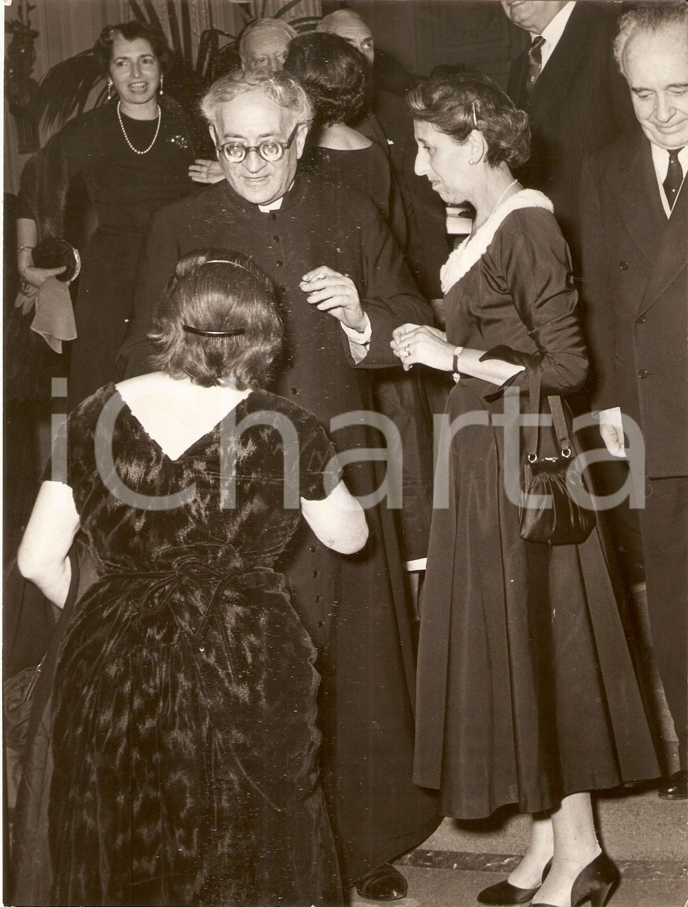 Fotografia d epoca originale 1955 ROMA  GRAND HOTEL Mons. Pietro BARBIERI durante cena di beneficenza Foto 1