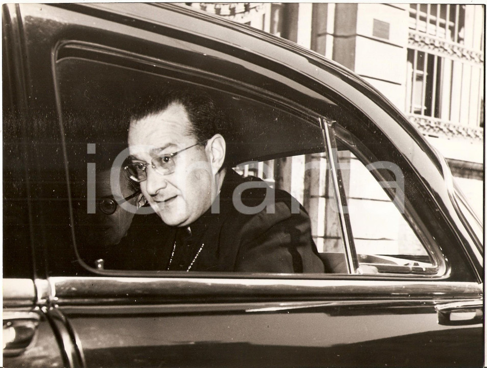 Fotografia d epoca originale 1955 ROMA Mons. Manuel TATO in auto dopo espulsione del Governo PERON Foto 24x18 1