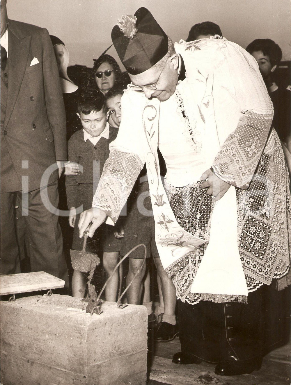 Fotografia d epoca originale 1955 ca ROMA Mons. Domenico TARDINI posa prima pietra Istituto Nazareth Foto 1