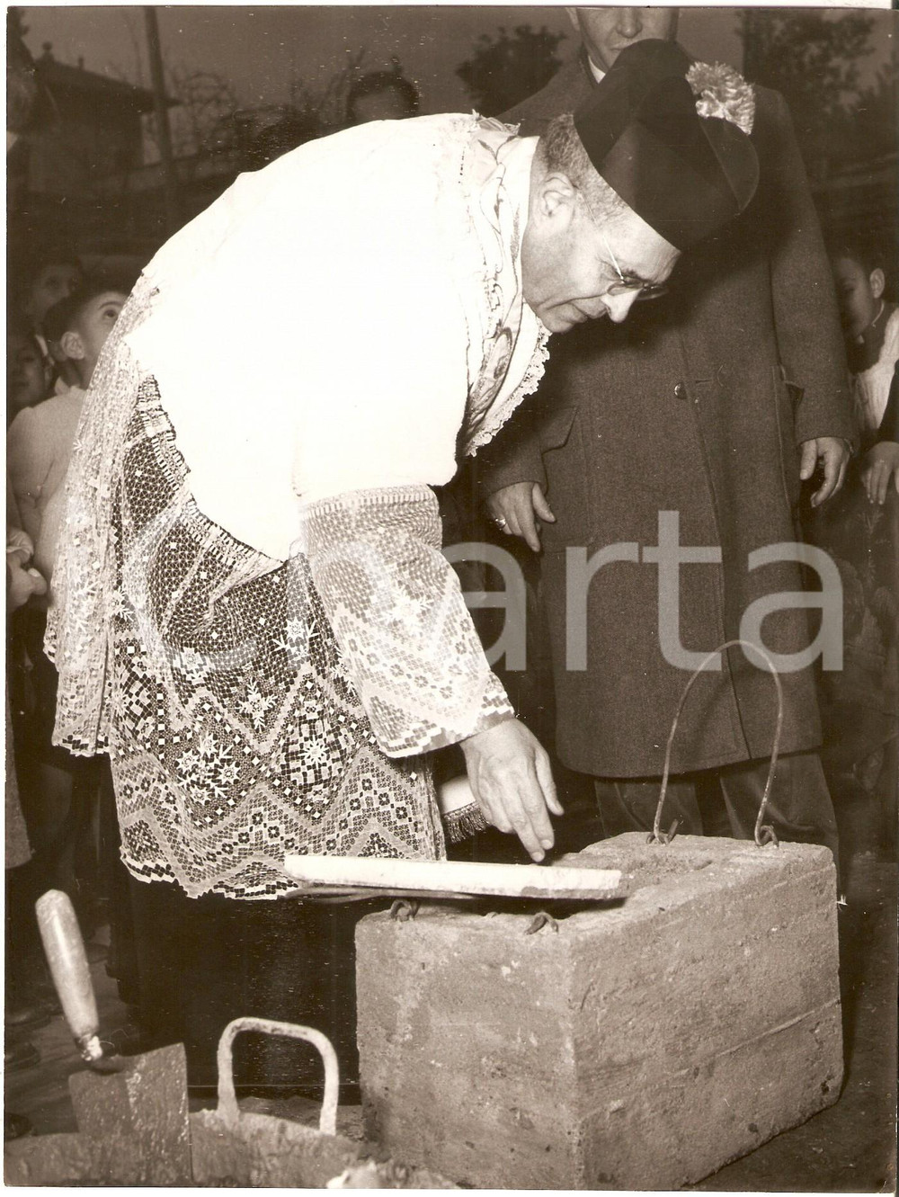 Fotografia d epoca originale 1955 ca ROMA Mons. Domenico TARDINI posa prima pietra Istituto Nazareth FOTO 1