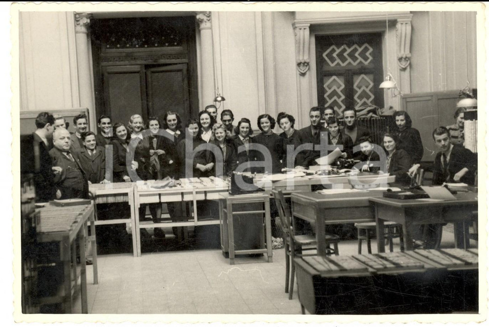 Fotografia d epoca originale 1930 ca ITALIA Studenti in visita presso una tipografia Foto VINTAGE 17x12 cm 1