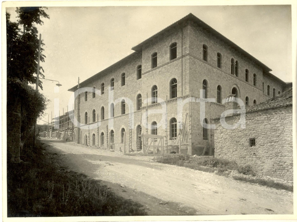 Fotografia d epoca originale 1925 ca ASSISI Nuovo Convitto Principe di Napoli in costruzione  Lato Foto 1