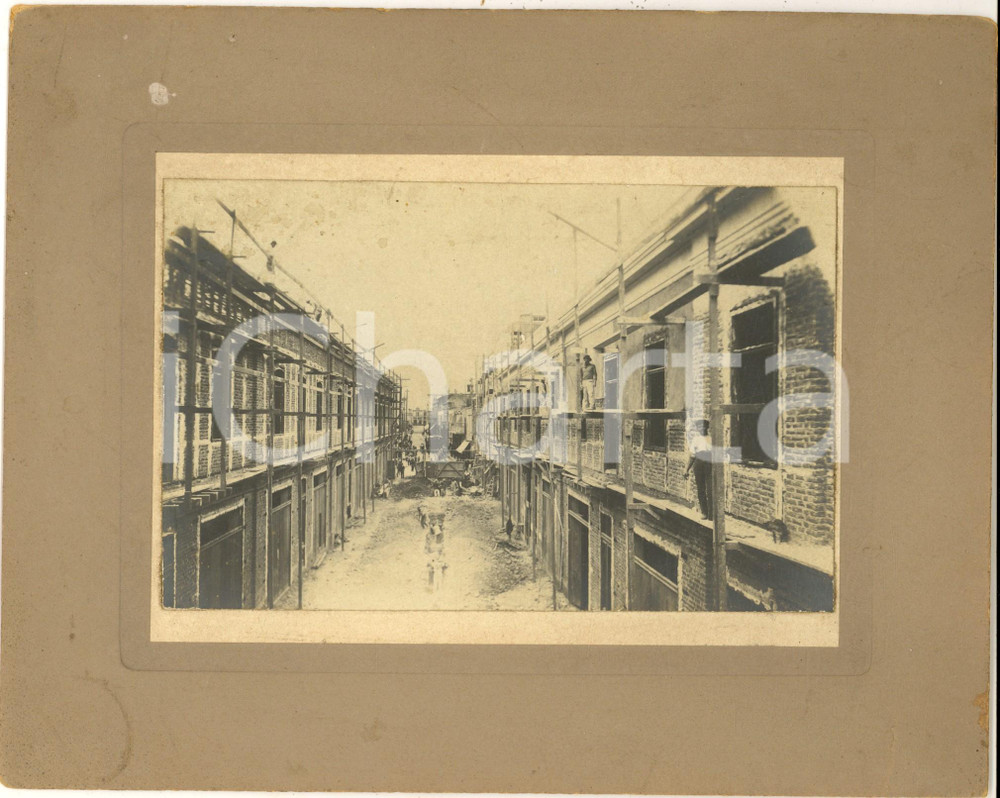 Fotografia d epoca originale 1890 ca ITALIA SETTENTRIONALE Cantiere con edificio in costruzione  Foto RARA 1