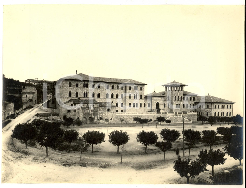 Fotografia d epoca originale 1930 ca ASSISI Veduta del nuovo Convitto Principe di Napoli  Foto 23x17 cm 1